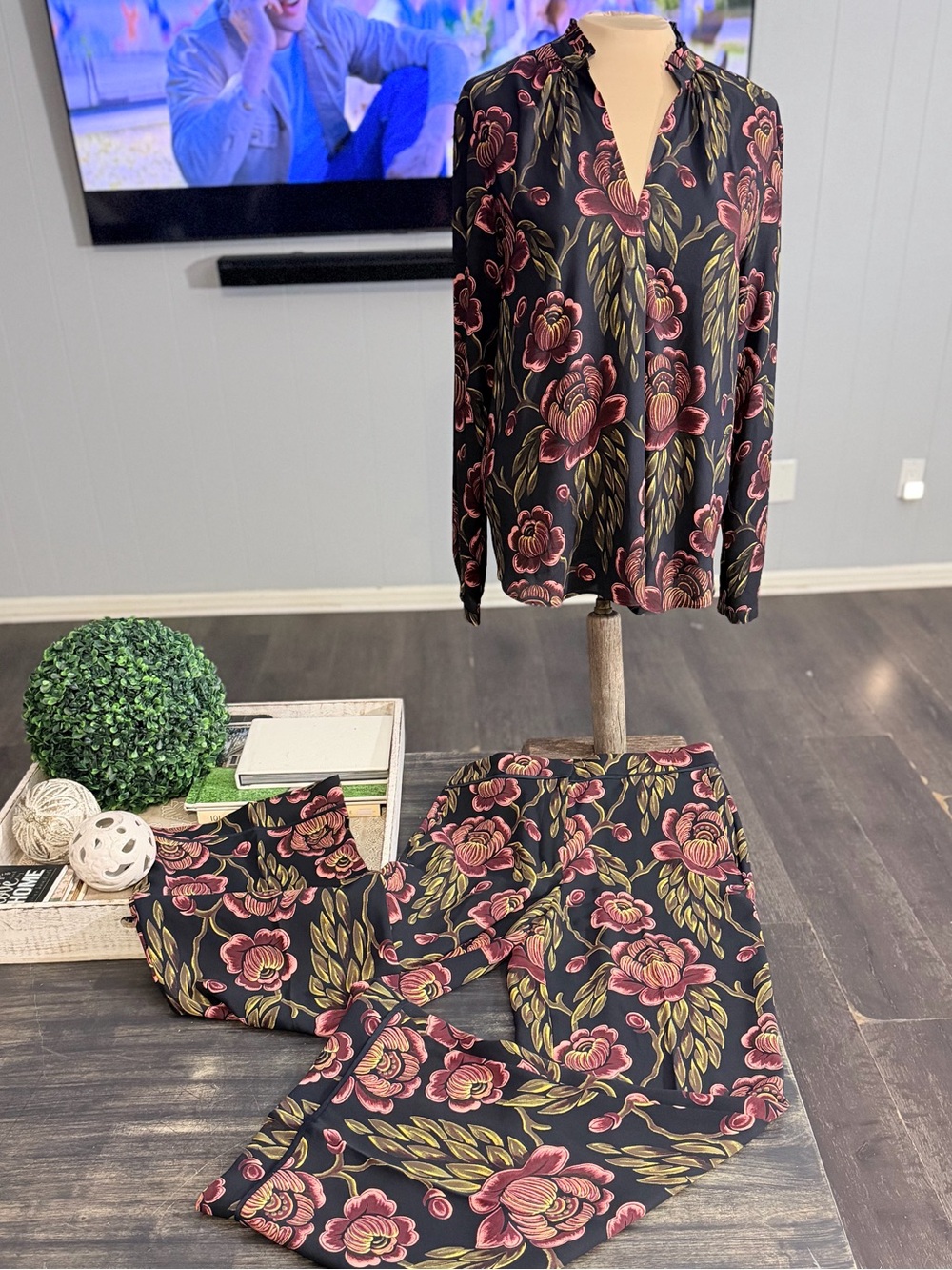 Coordinating Wide-Leg Trousers Set, V-Neck Burgundy Oversized Floral Print - Picture 2 of 14
